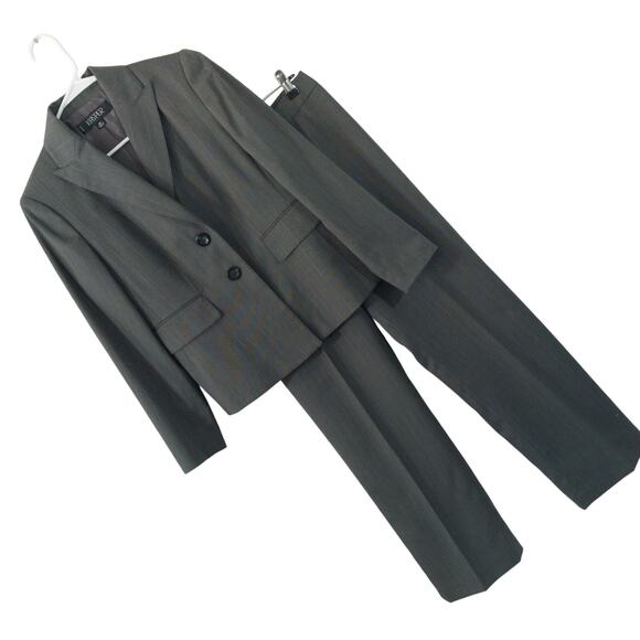 NWOT! KASPER! DOVE GRAY W/FINE BLUE PINSTRIPE 2 PC PANTS, JACKET SUIT! SZ 6P - Picture 1 of 13